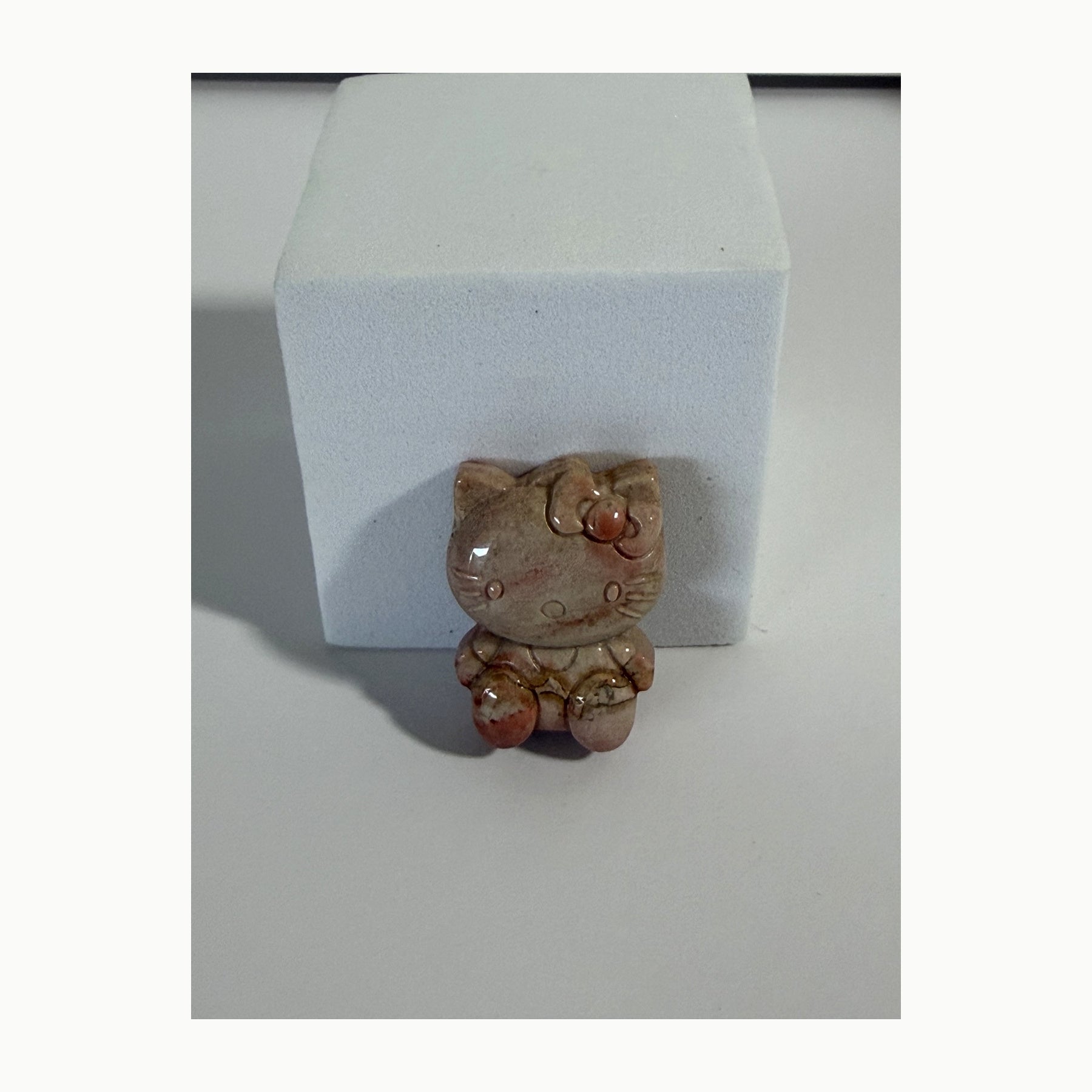 Alashan Agate Hello Kitty mini carving