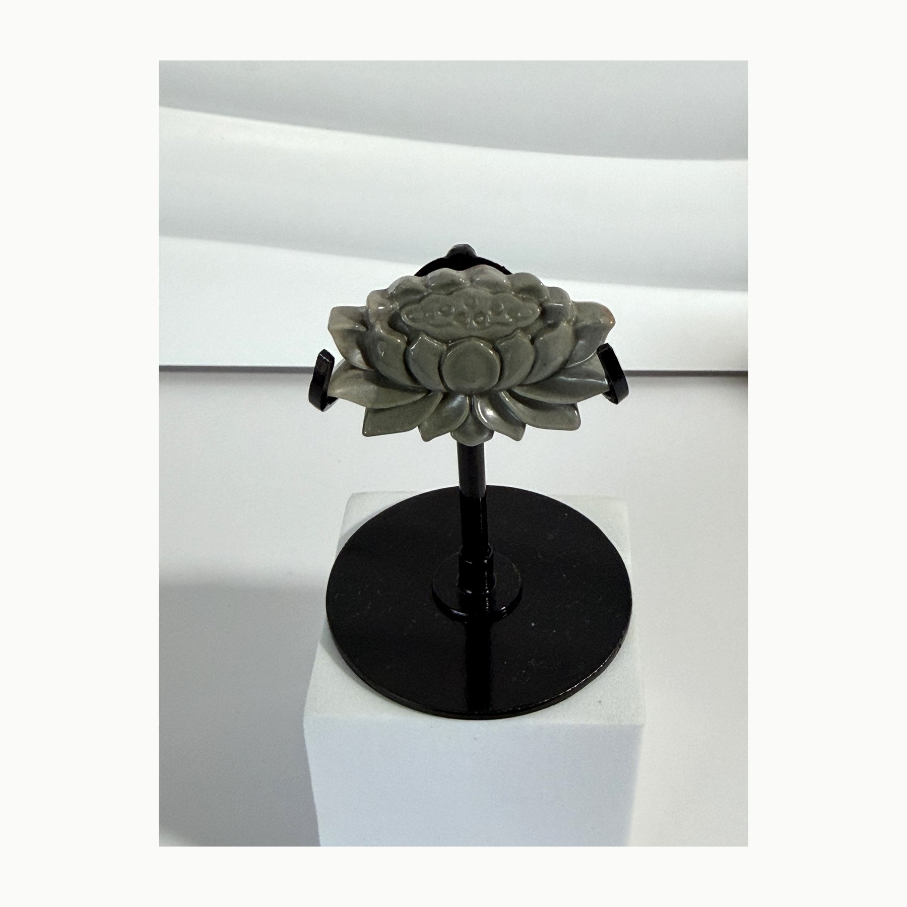 Gray Alashan Agate lotus flower mini carving
