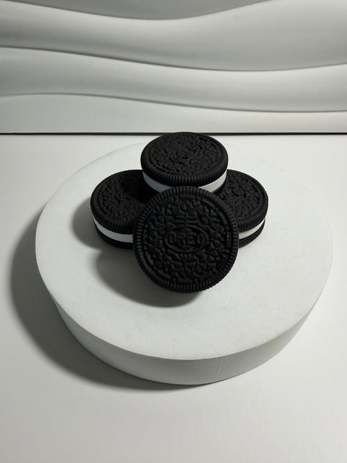 Black and white jade cookie carvings