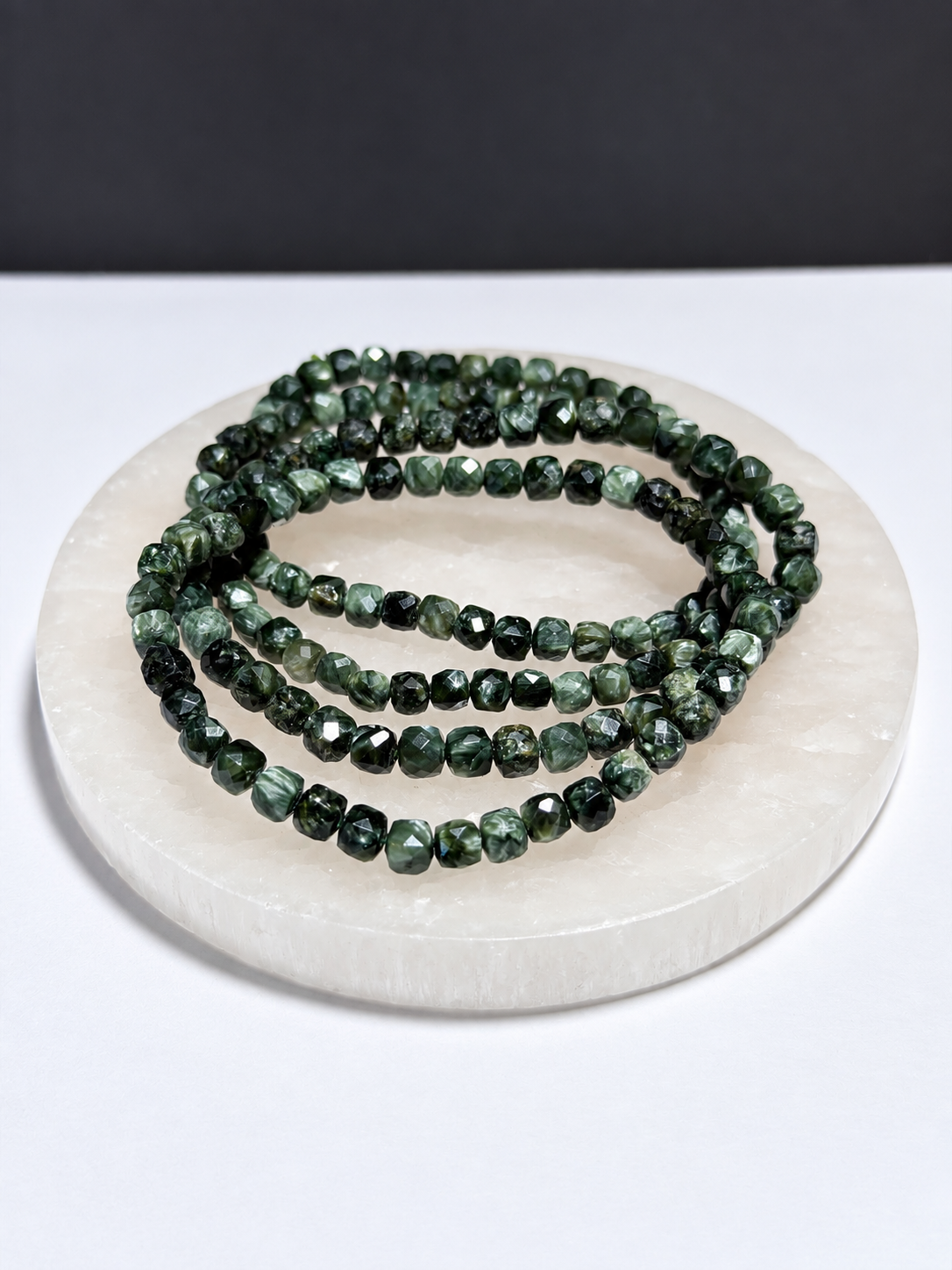 Seraphinite 4mm cube stretch bracelet on white stone display